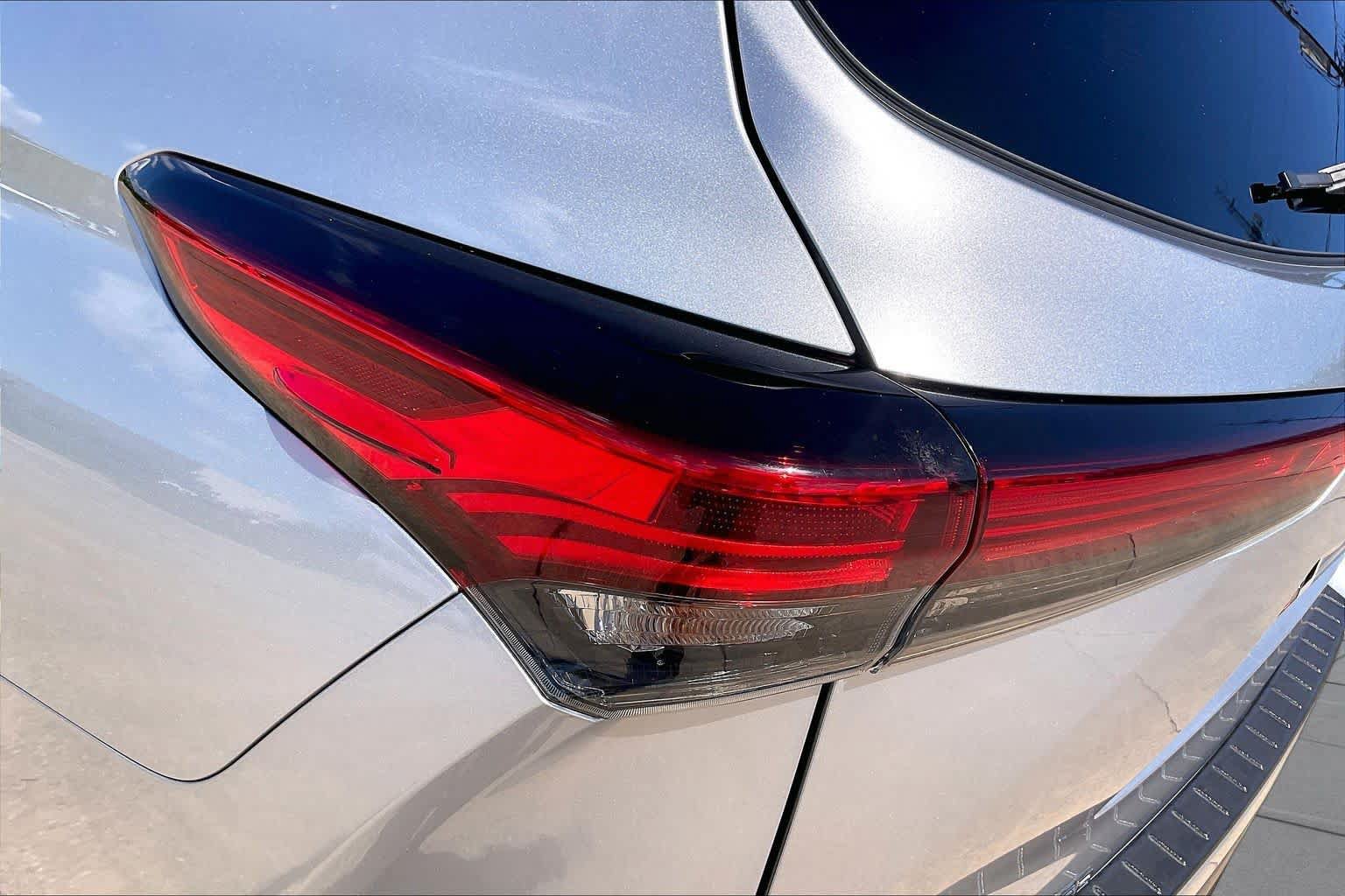 Used 2022 Toyota Highlander XLE FWD image 29