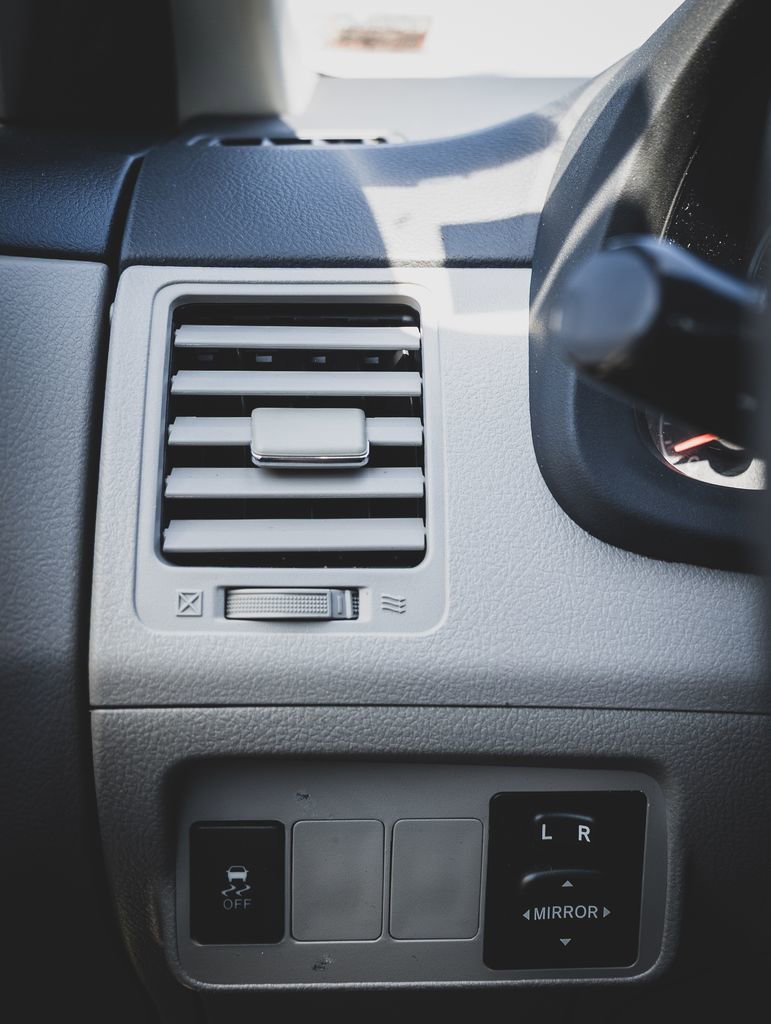 Used 2013 Toyota Corolla LE FWD image 6