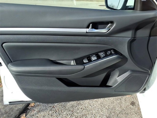 New 2025 Nissan Altima 2.5 SL image 7