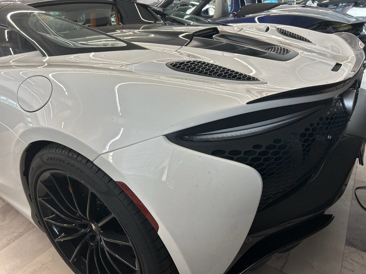 Used 2025 McLaren Artura Spider image 32