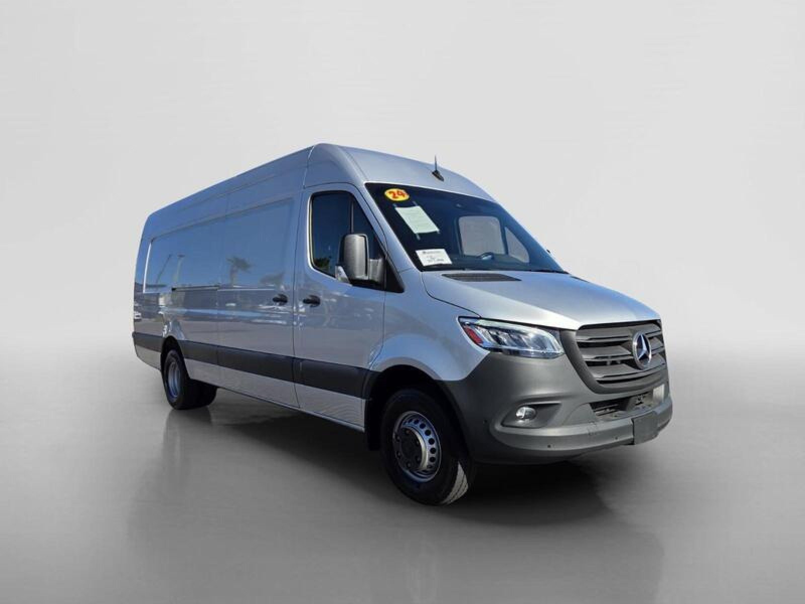 Used 2024 Mercedes-Benz Sprinter 4500 w/ Parking Package image 7