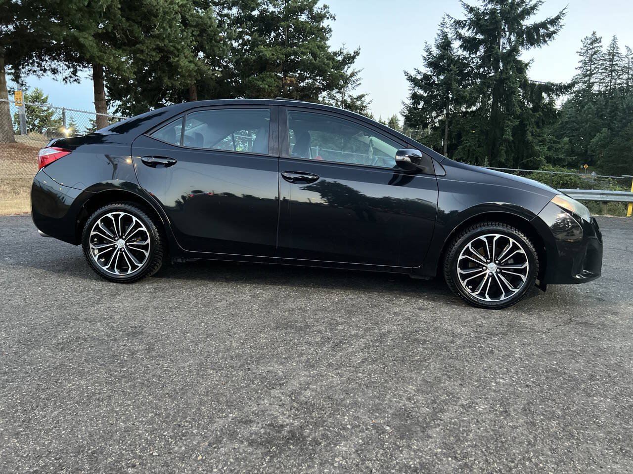 Used 2015 Toyota Corolla S FWD image 4