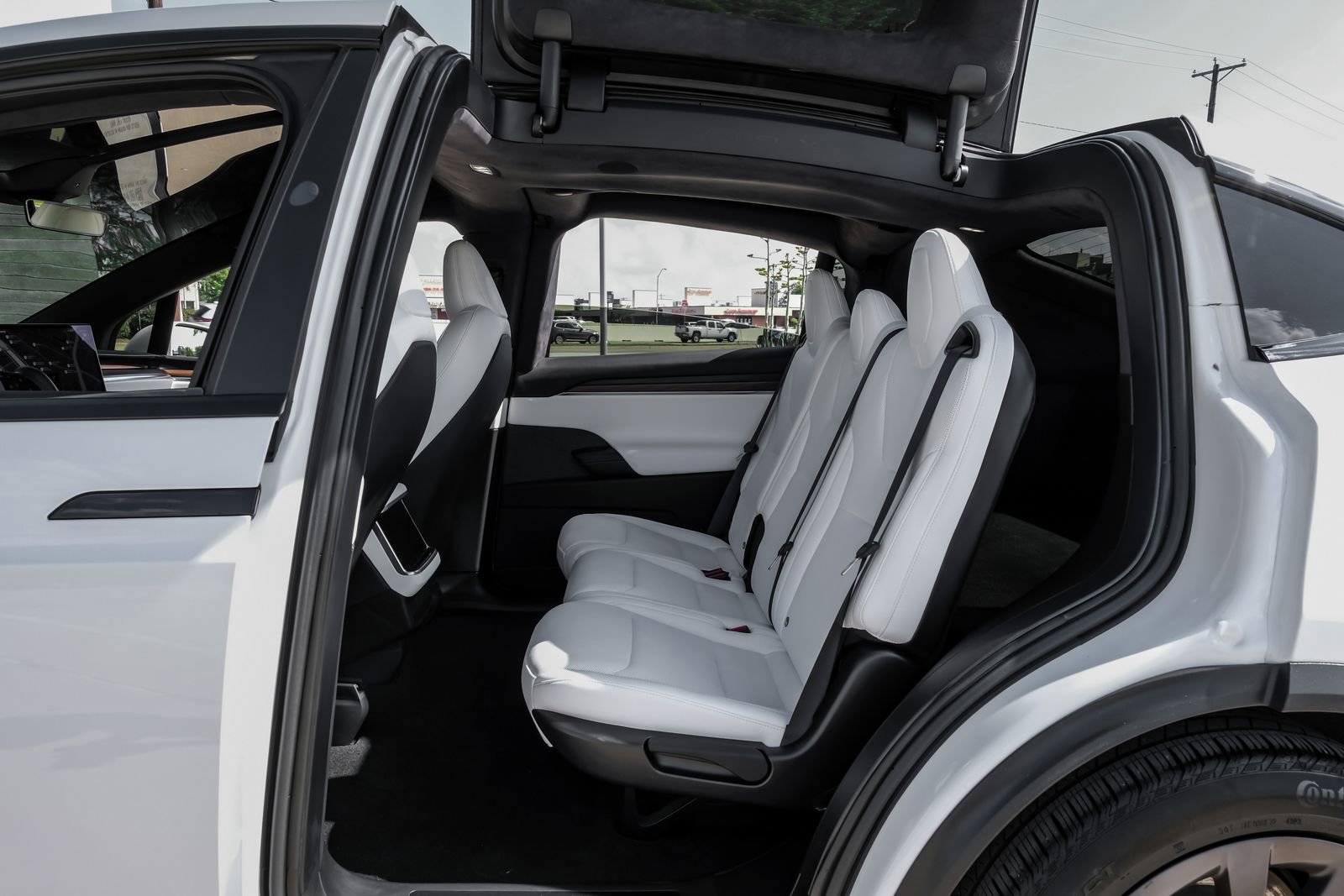 Used 2024 Tesla Model X AWD/4WD image 34