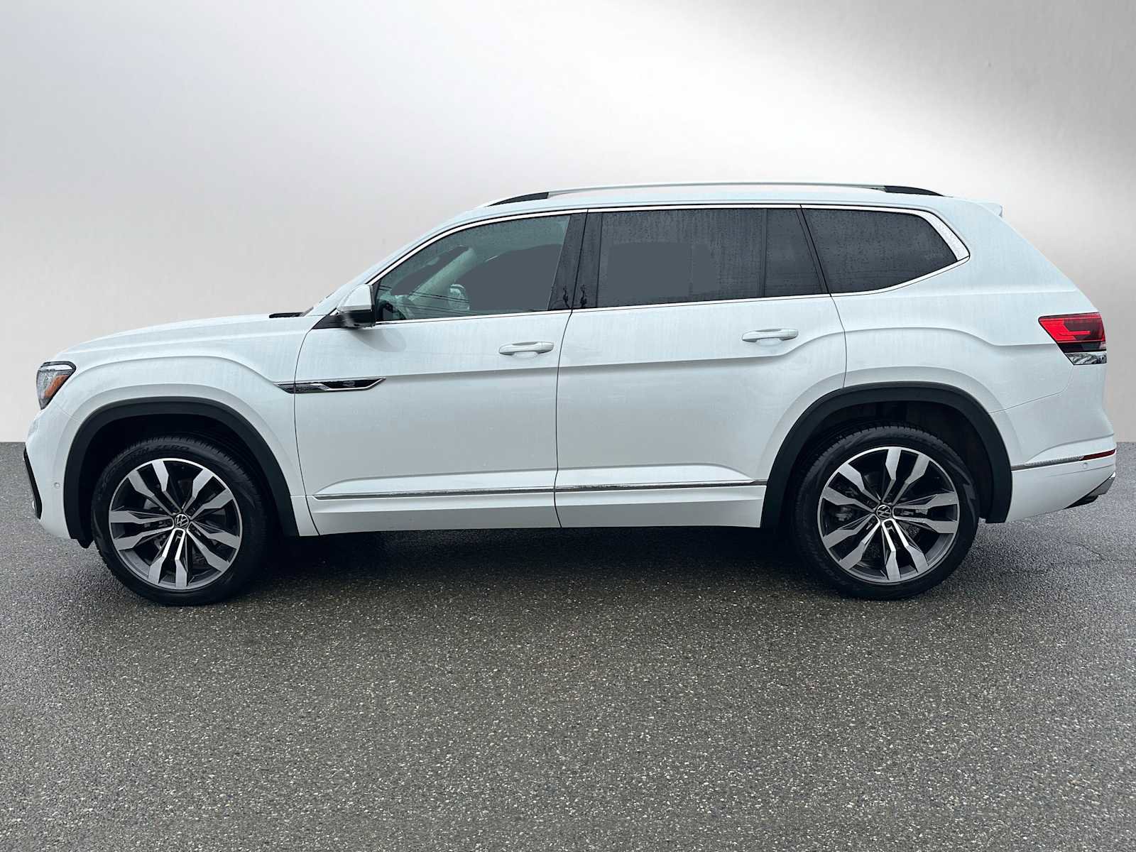 Used 2023 Volkswagen Atlas SEL Premium AWD/4WD image 6
