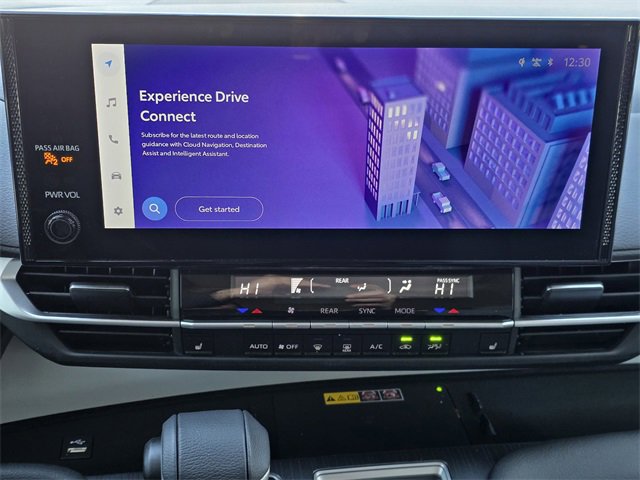 Used 2025 Toyota Sienna XLE image 13