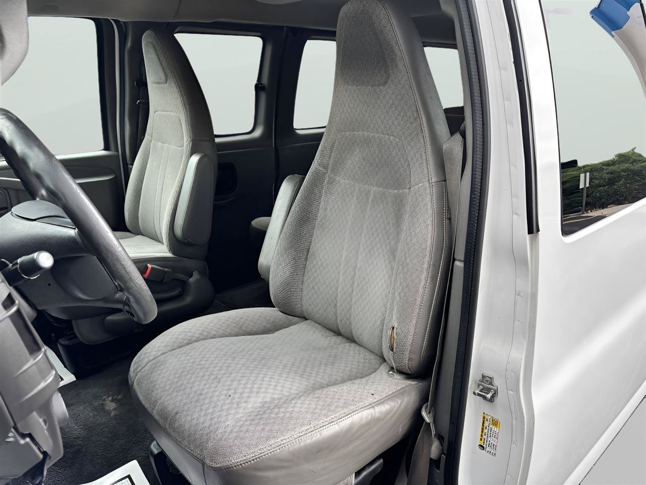 Used 2016 Chevrolet Express 3500 LT w/ LT Preferred Equipment Group RWD image 12