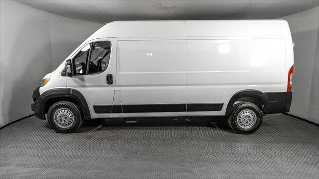 Used 2024 RAM ProMaster 2500 w/ Convenience Group FWD image 3