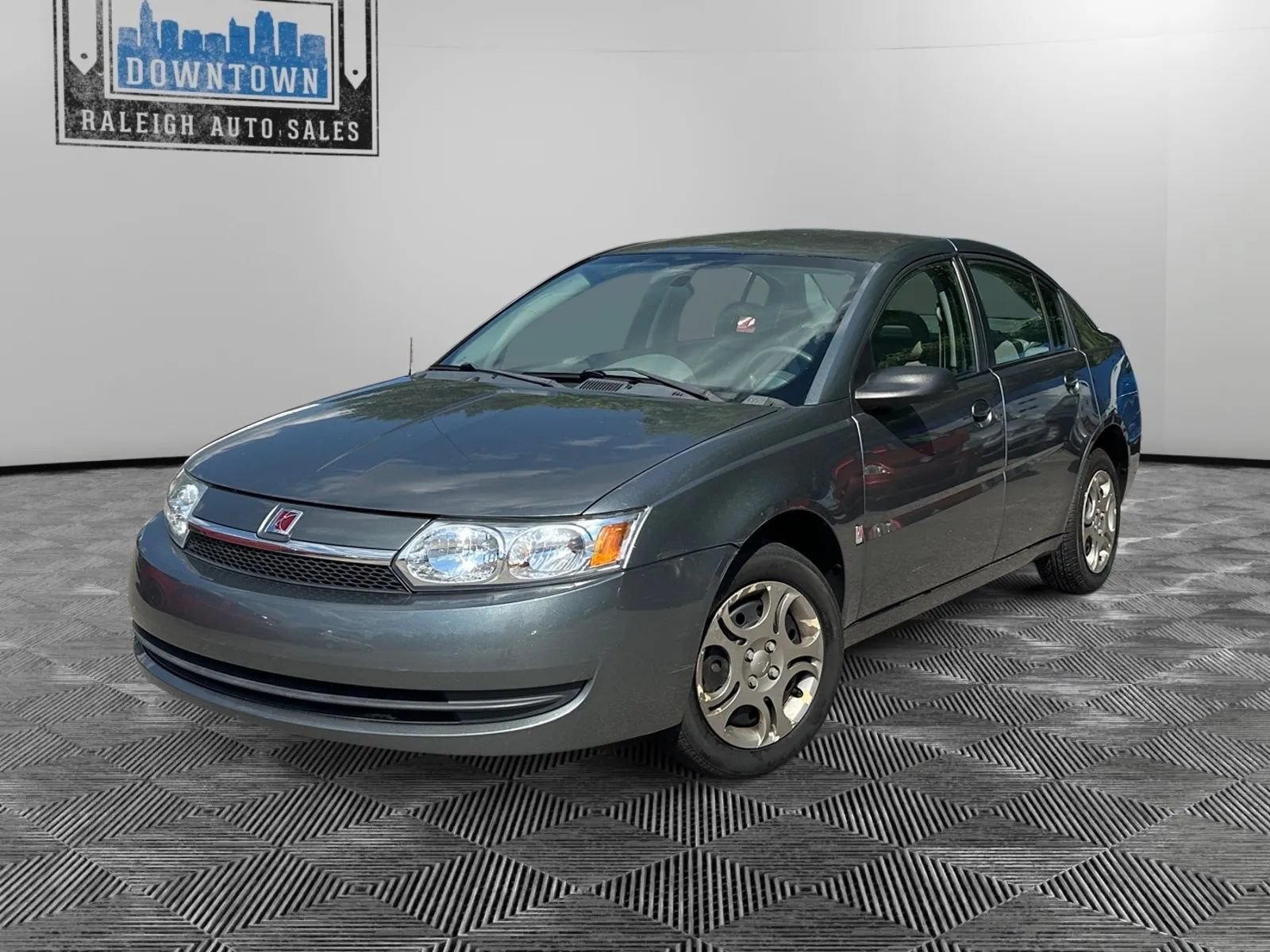Used 2004 Saturn ION Level 2 FWD image 2