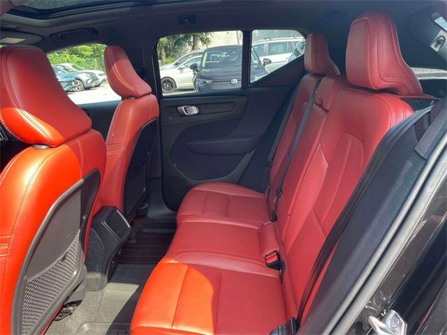 Used 2020 Volvo XC40 T5 Momentum w/ Protection Package Premier image 12