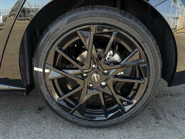 New 2025 Nissan Sentra SR w/ Midnight Edition image 9