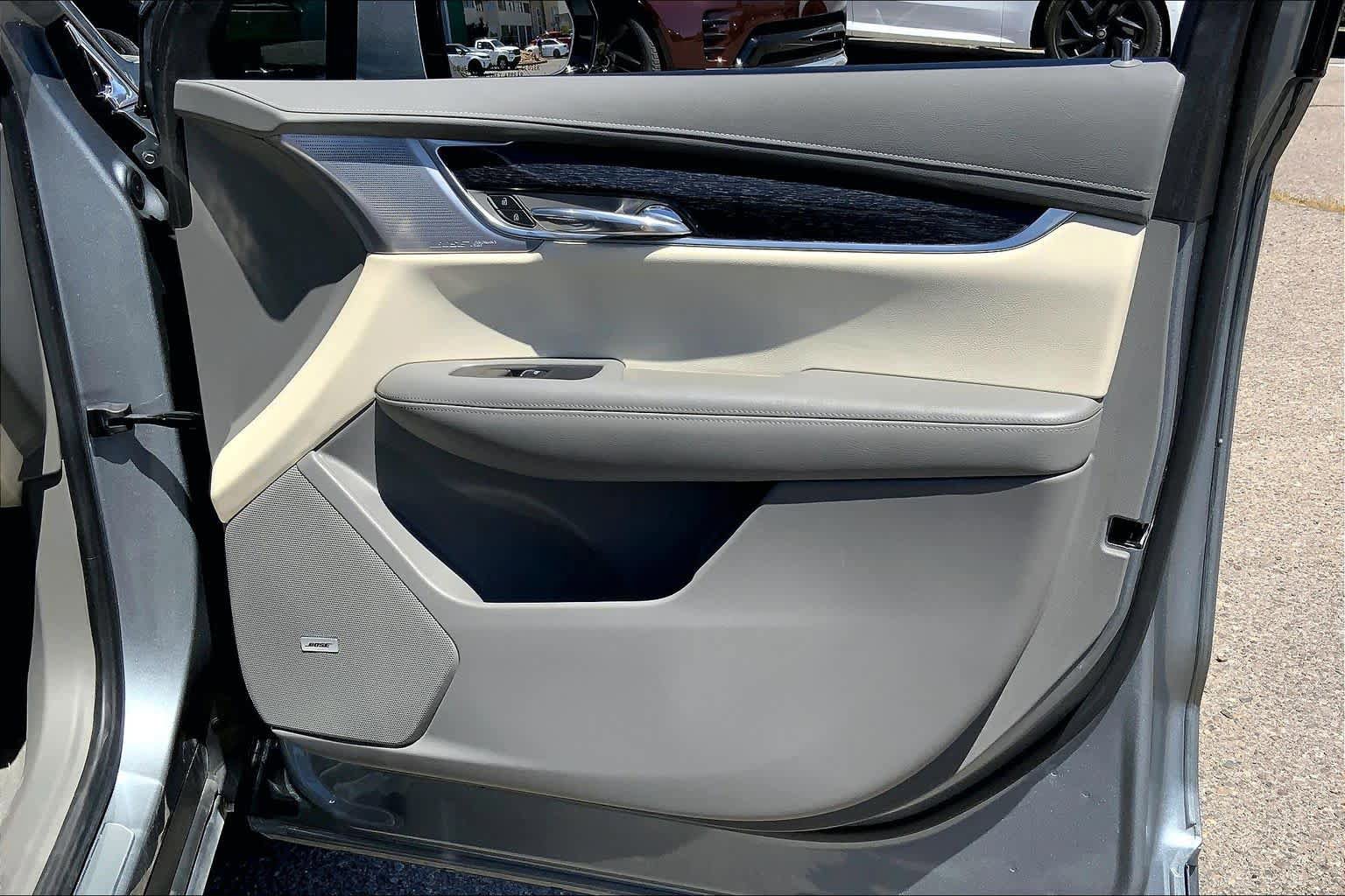 Used 2024 Cadillac XT6 Premium Luxury w/ Technology Package FWD image 22