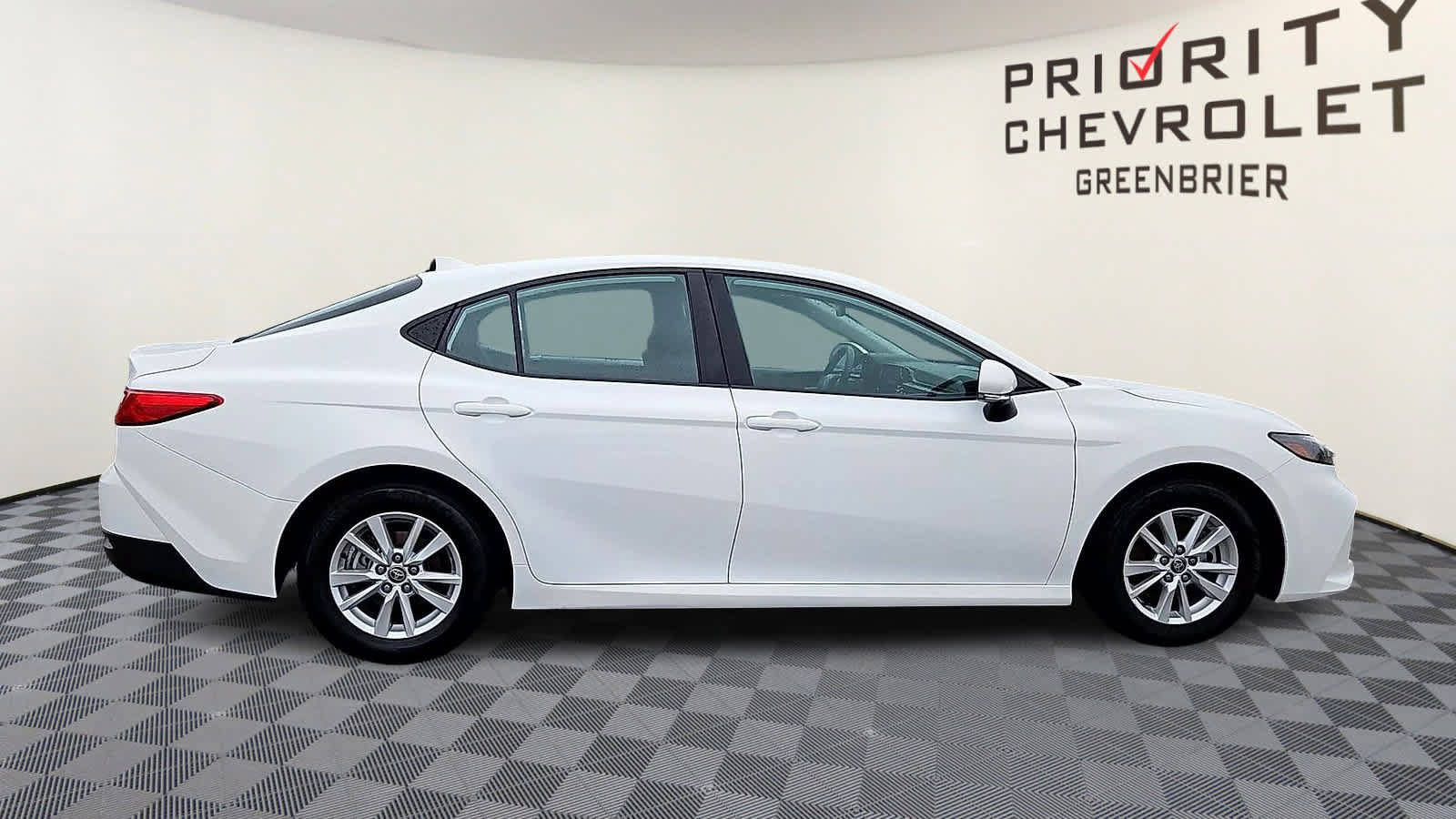 Used 2025 Toyota Camry LE FWD image 9