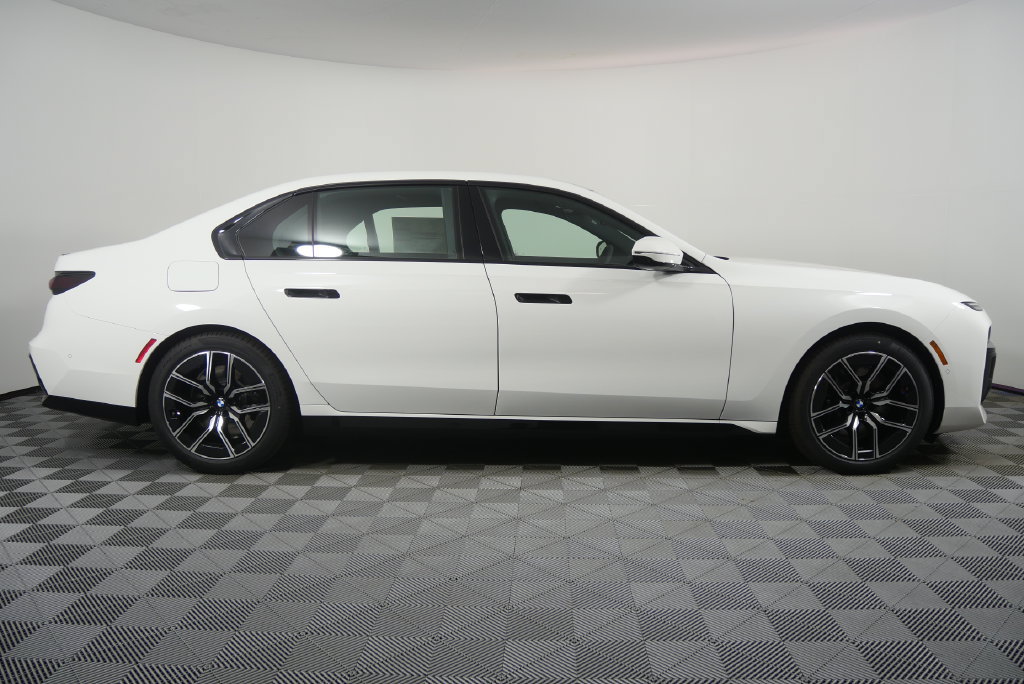New 2026 BMW 740i RWD image 3