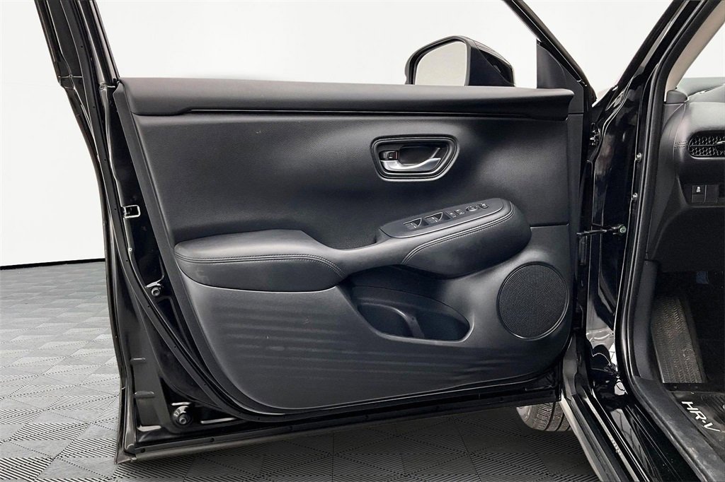Used 2025 Honda HR-V LX image 23