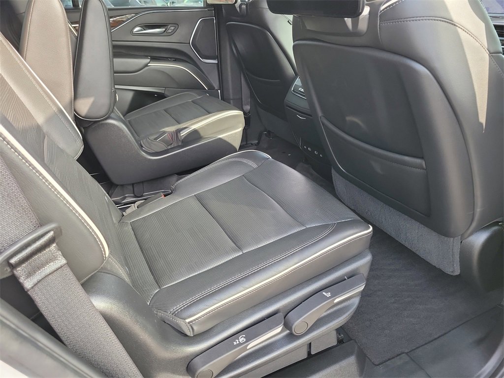 Used 2021 Cadillac Escalade Premium Luxury w/ LPO, Illumination Package image 19