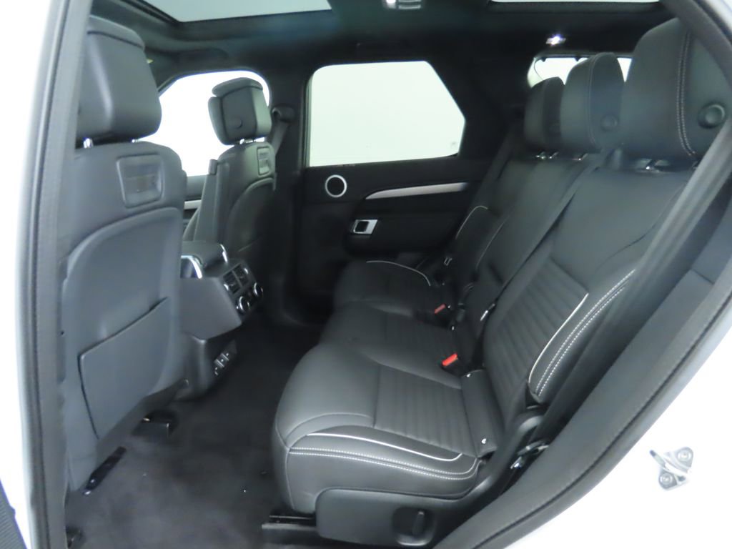 Used 2024 Land Rover Discovery Dynamic SE image 21