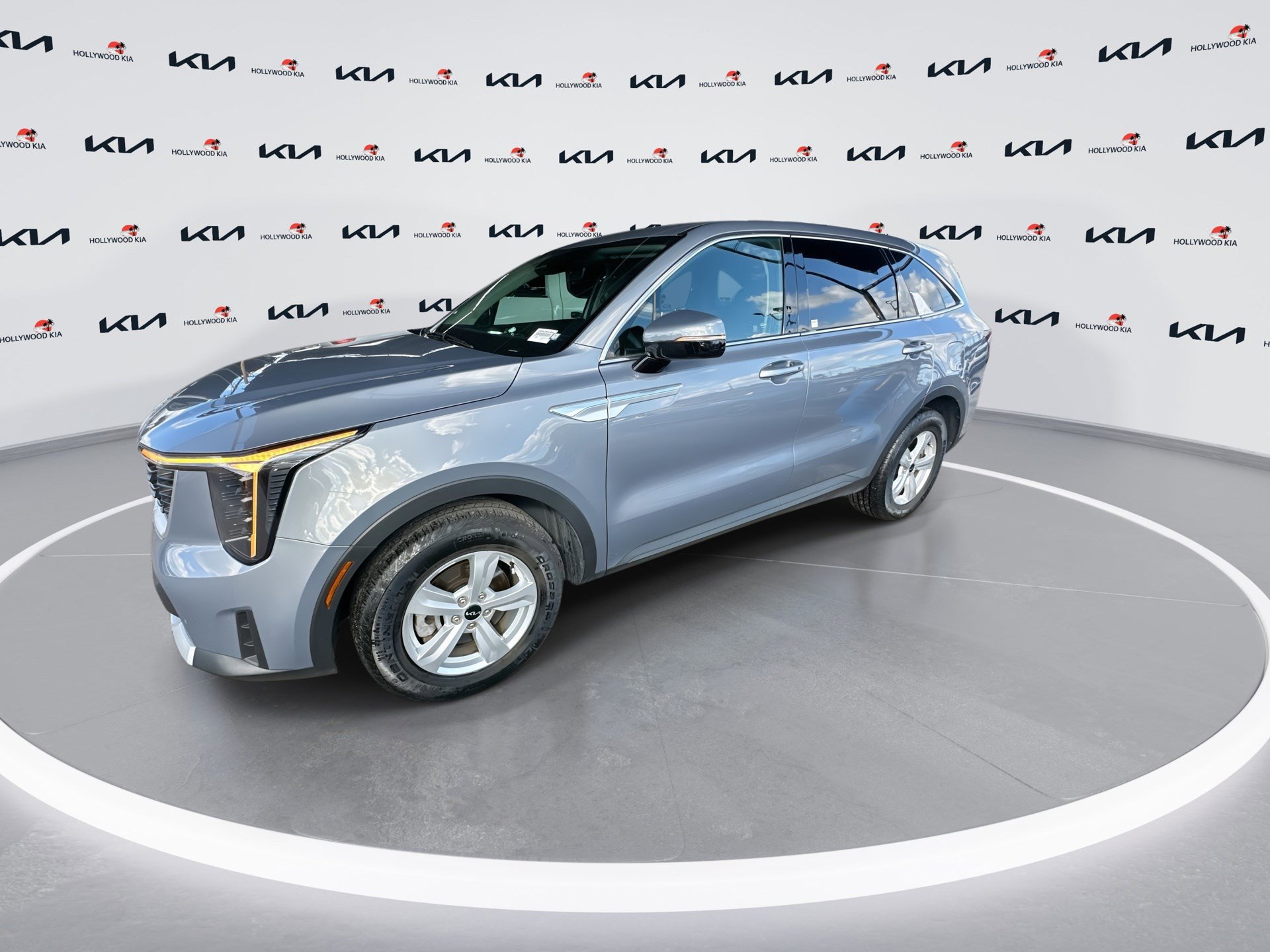 Certified 2024 Kia Sorento LX image 4