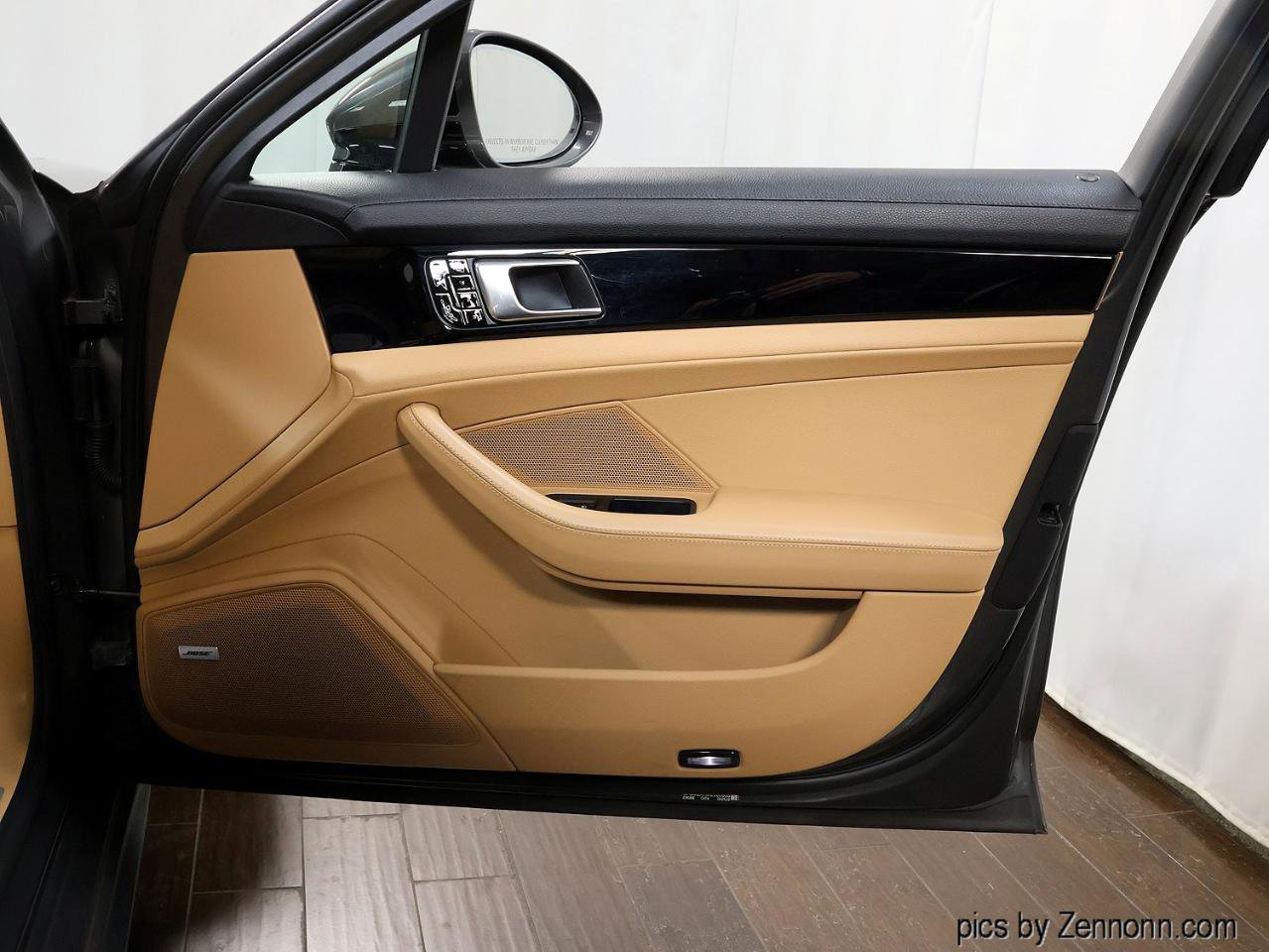 Used 2017 Porsche Panamera Sedan image 36