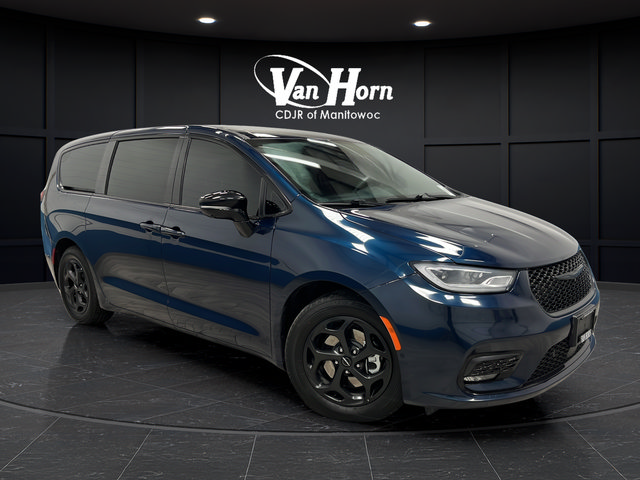 Used 2024 Chrysler Pacifica Limited FWD image 1