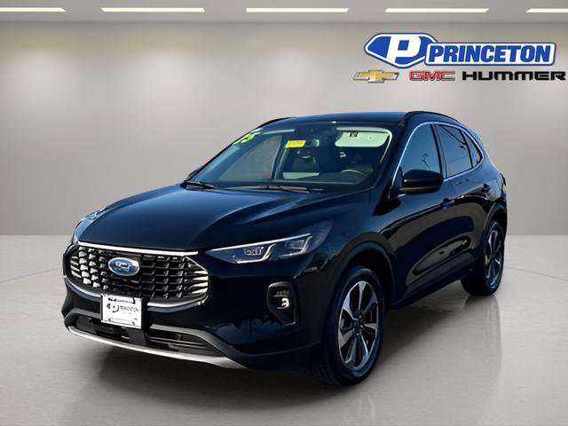 Used 2025 Ford Escape Platinum image 3