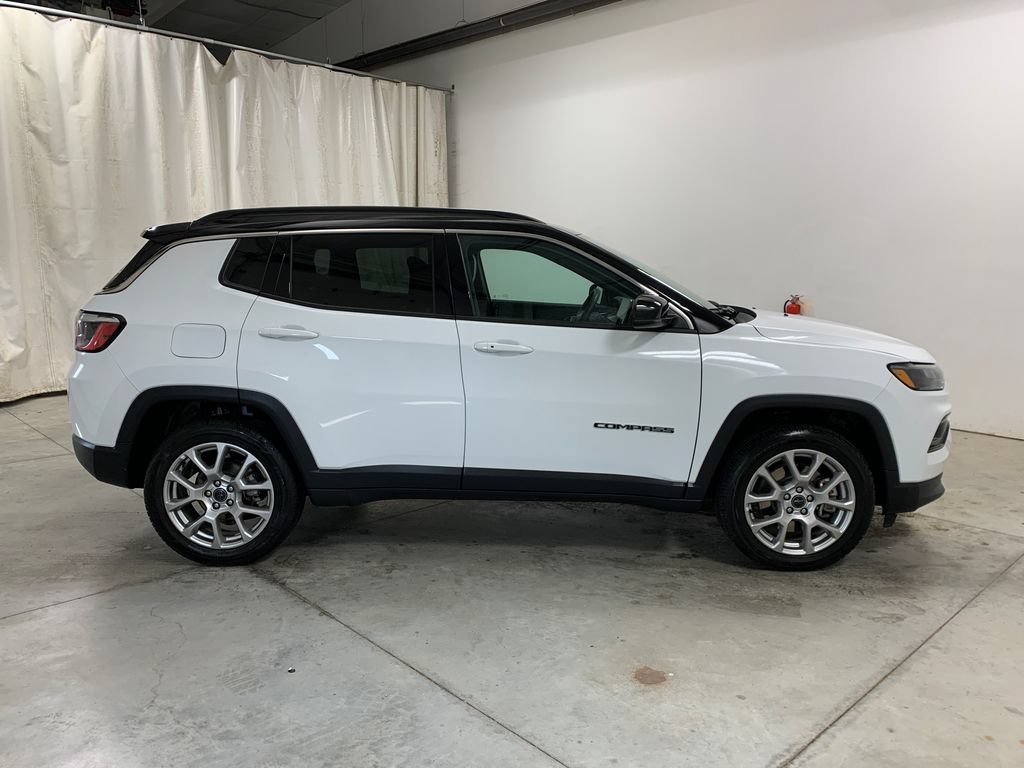 Used 2025 Jeep Compass Limited AWD/4WD image 27