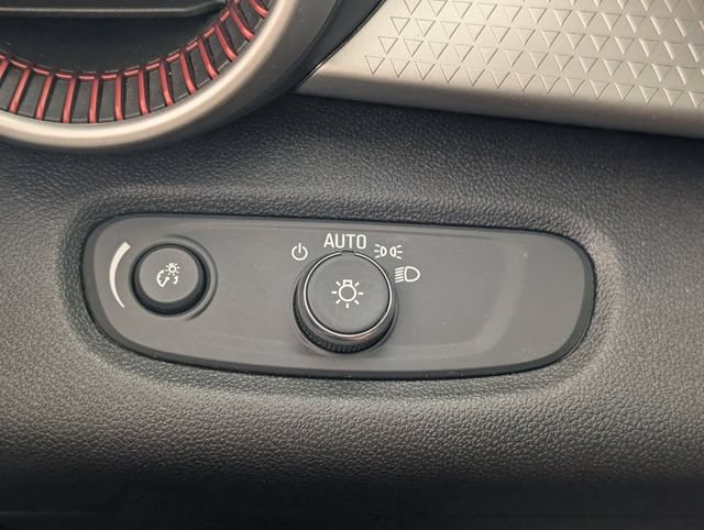 Used 2025 Chevrolet Trax RS FWD image 13
