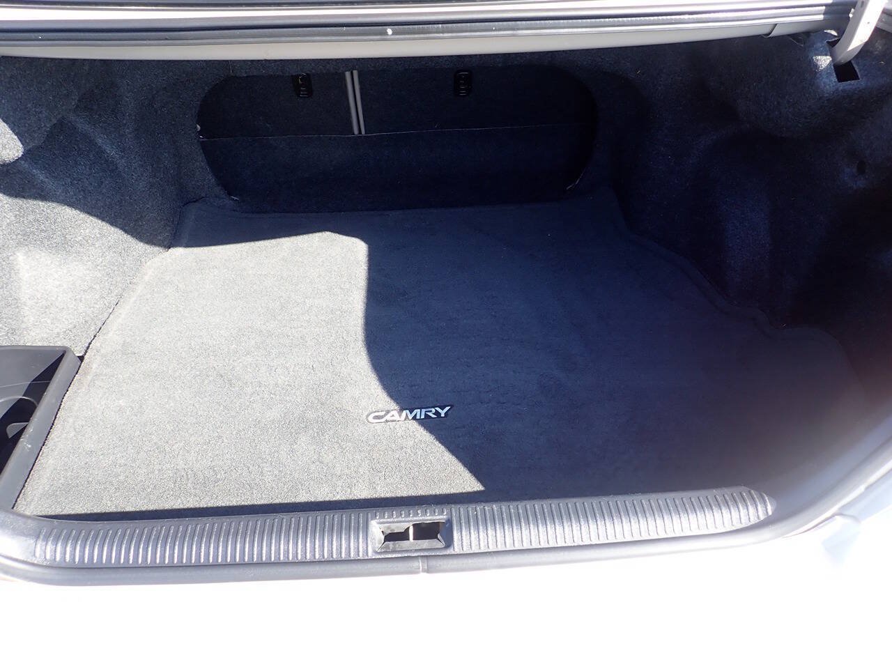 Used 2006 Toyota Camry XLE w/ VSC & Side Airbag Pkg FWD image 16