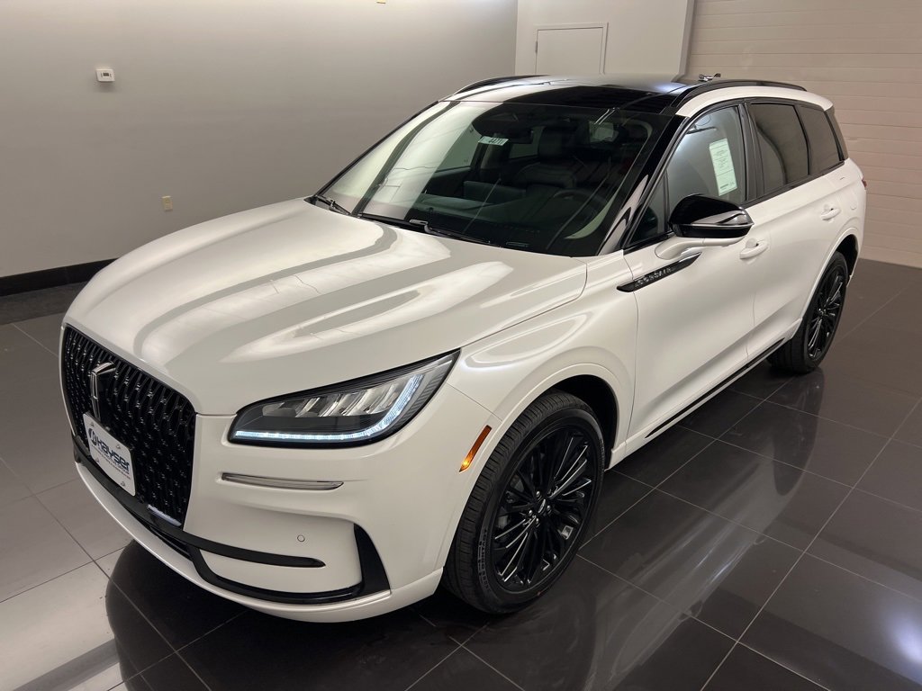 Used 2026 Lincoln Corsair Premiere image 3