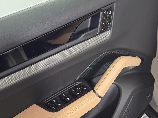New 2026 Porsche Cayenne image 16