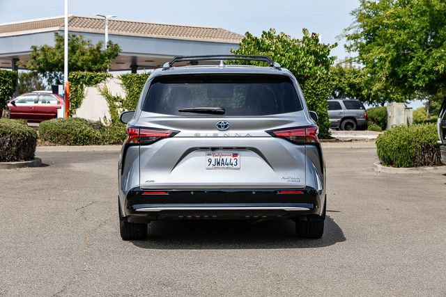 Used 2024 Toyota Sienna Platinum AWD/4WD image 4