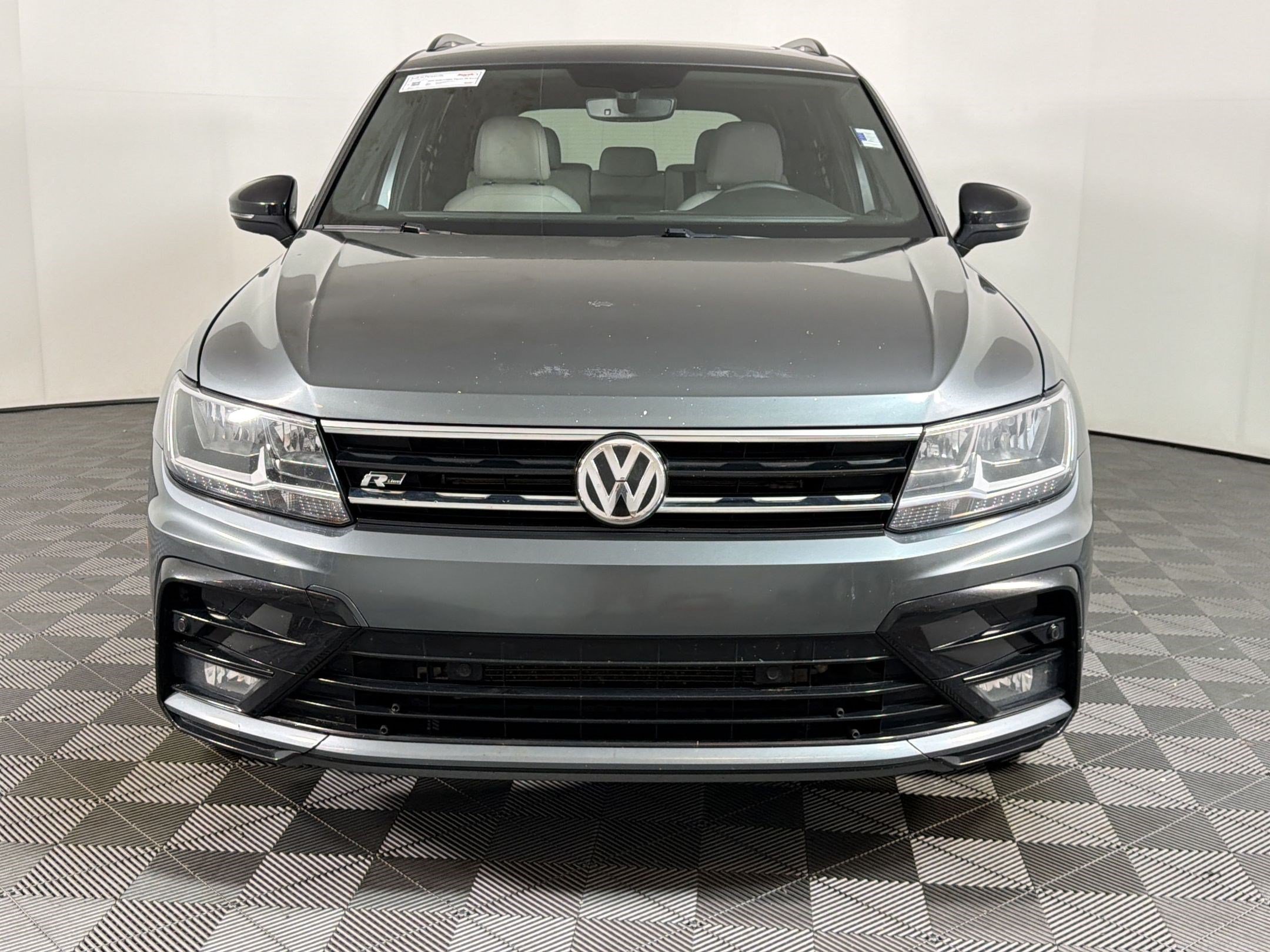 Used 2021 Volkswagen Tiguan SE R-Line FWD image 4