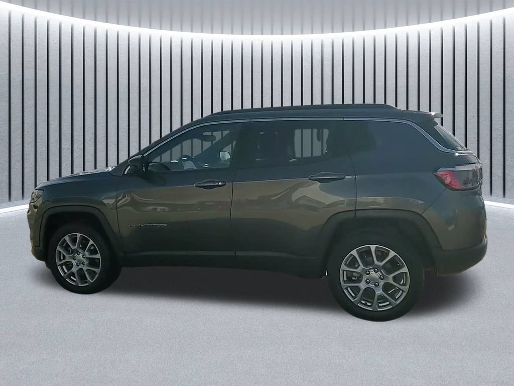 Used 2023 Jeep Compass Latitude AWD/4WD image 16
