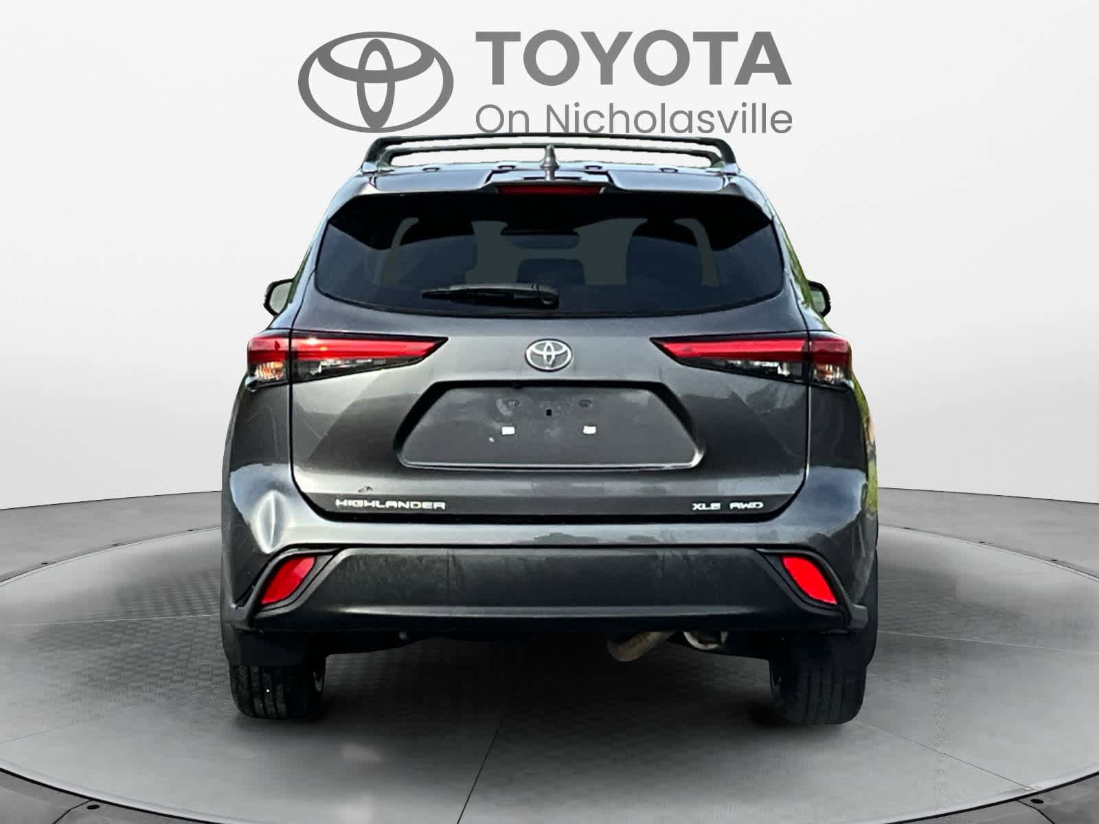 Used 2021 Toyota Highlander XLE AWD/4WD image 5