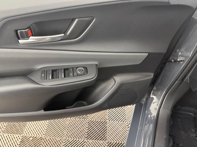 Used 2025 Toyota Prius XLE FWD image 21