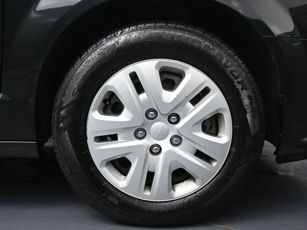 Used 2018 Dodge Grand Caravan SE w/ UConnect Hands-Free Group image 12