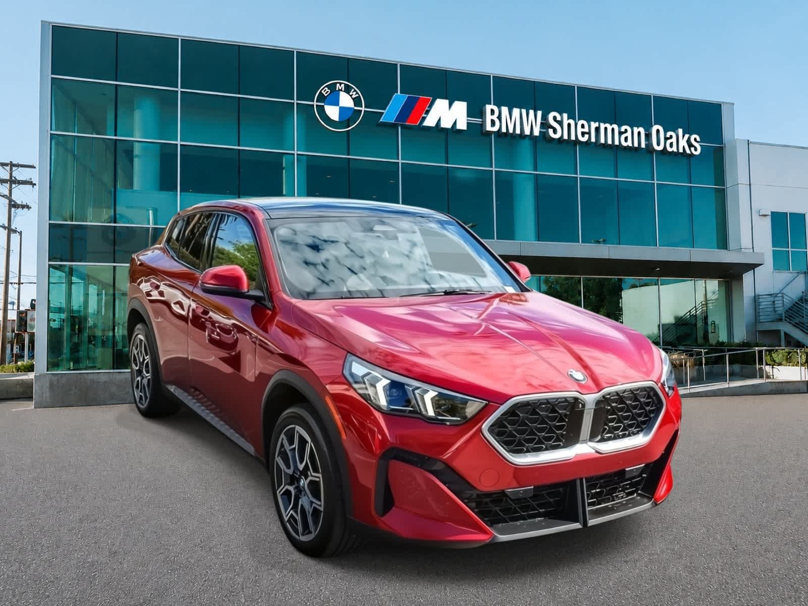 Used 2025 BMW X2 xDrive28i AWD/4WD image 3