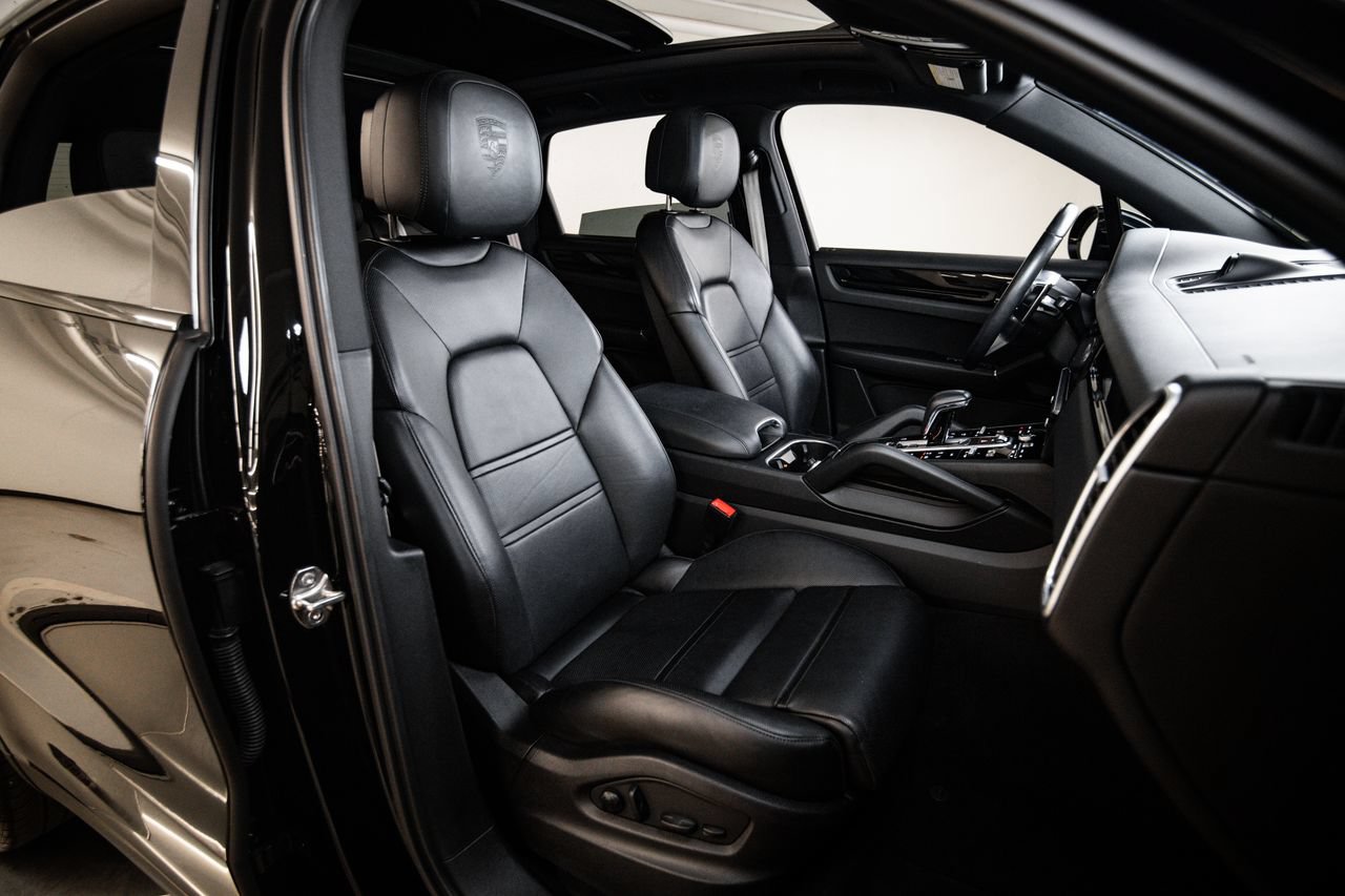Certified 2023 Porsche Cayenne Platinum Edition AWD/4WD image 29
