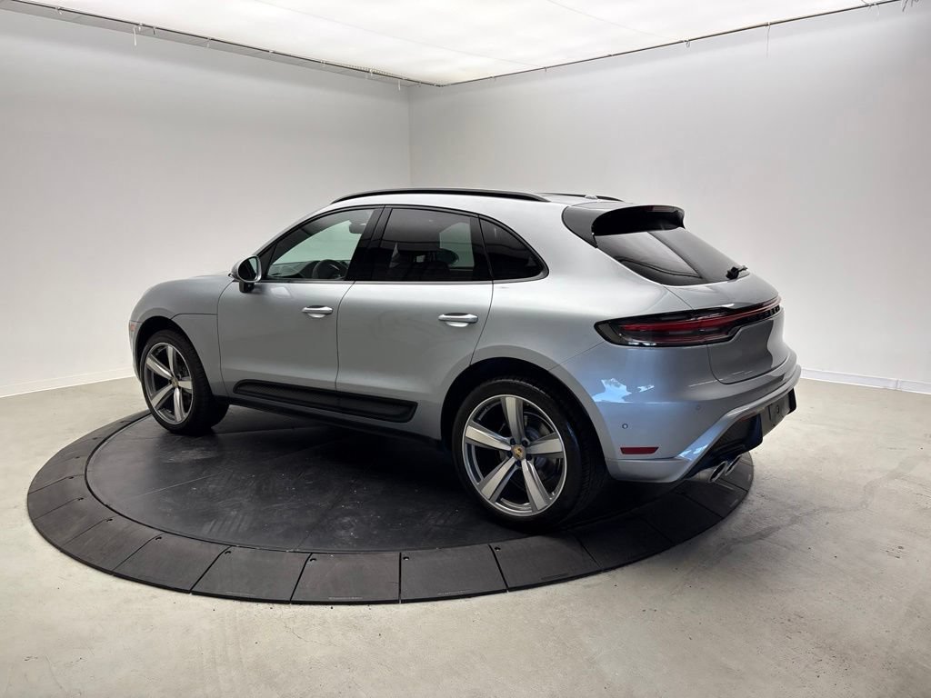 Certified 2023 Porsche Macan AWD/4WD image 3