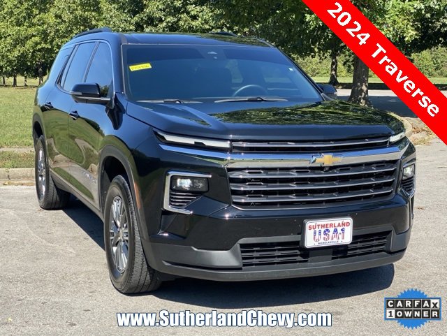 Certified 2024 Chevrolet Traverse LT w/ Trailering Package image 1