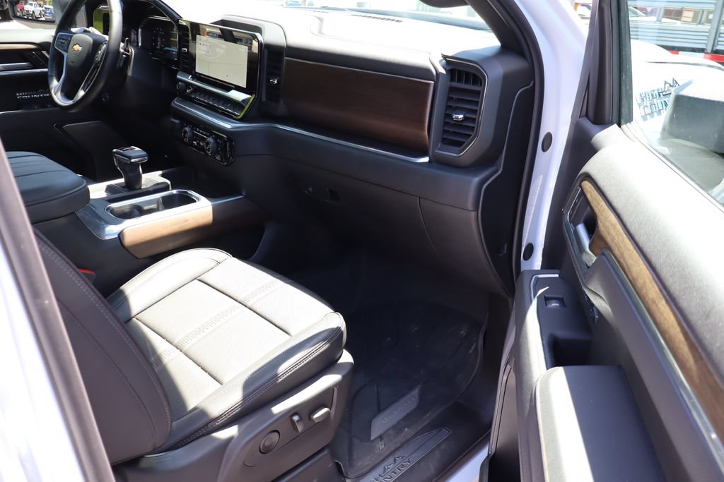 Used 2026 Chevrolet Silverado 1500 High Country w/ High Country Premium Package AWD/4WD image 51