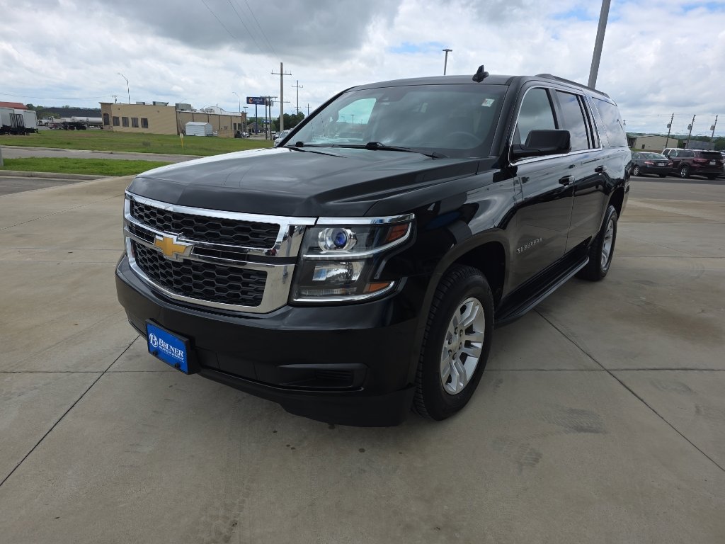Used 2017 Chevrolet Suburban LT RWD image 3
