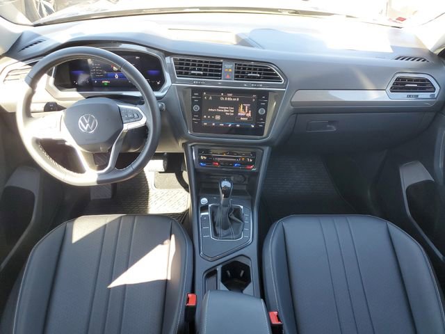 Certified 2023 Volkswagen Tiguan SE w/ Panoramic Sunroof Package image 15