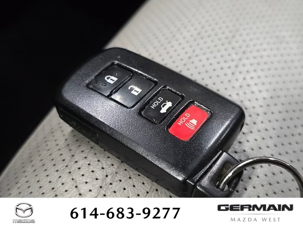 Used 2014 Toyota Avalon Limited FWD image 35