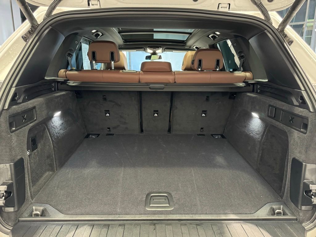 Used 2022 BMW X5 xDrive40i w/ M Sport Package image 29