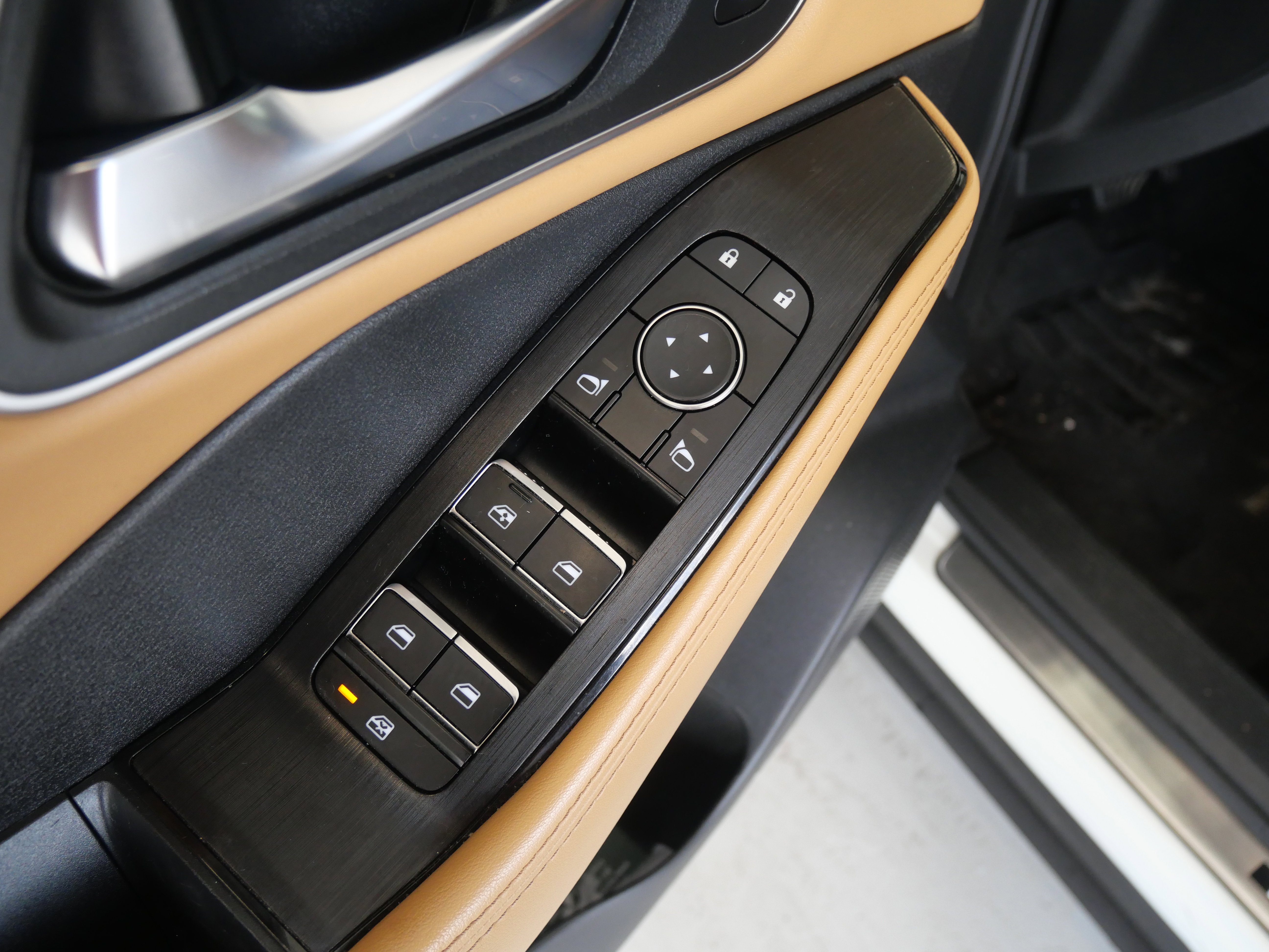 Used 2023 Nissan Rogue Platinum w/ Platinum Premium Package image 7