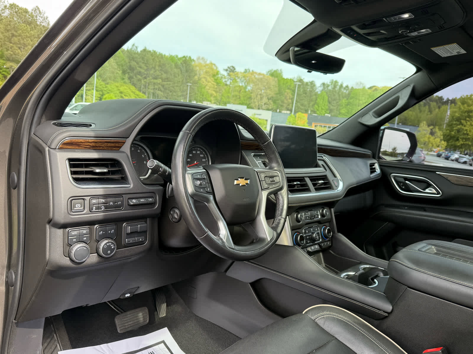 Used 2021 Chevrolet Tahoe Premier w/ Premium Package AWD/4WD image 15