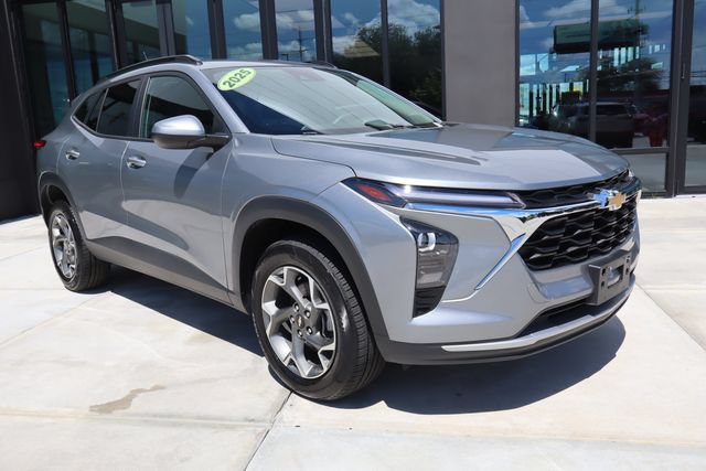 Used 2025 Chevrolet Trax LT