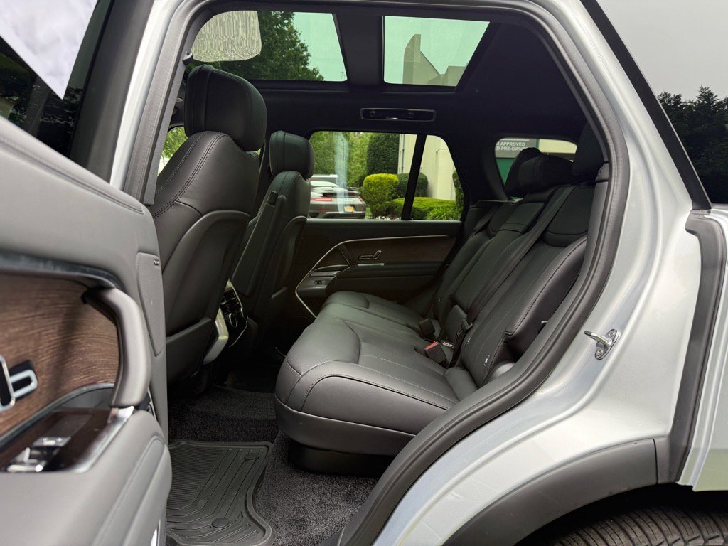 New 2025 Land Rover Range Rover SE image 12