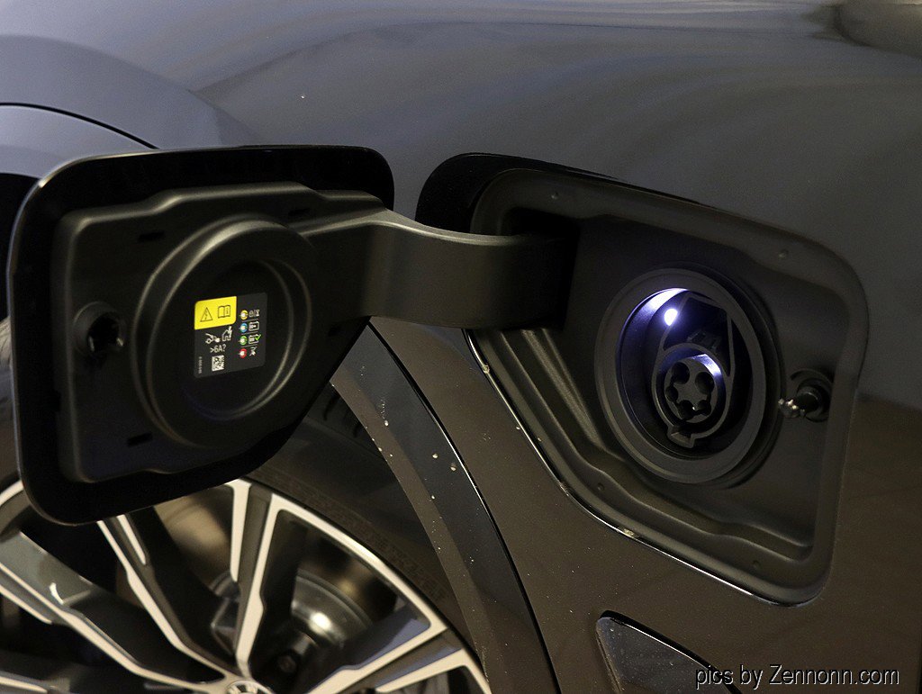 Used 2026 BMW X5 xDrive50e w/ Executive Package image 10