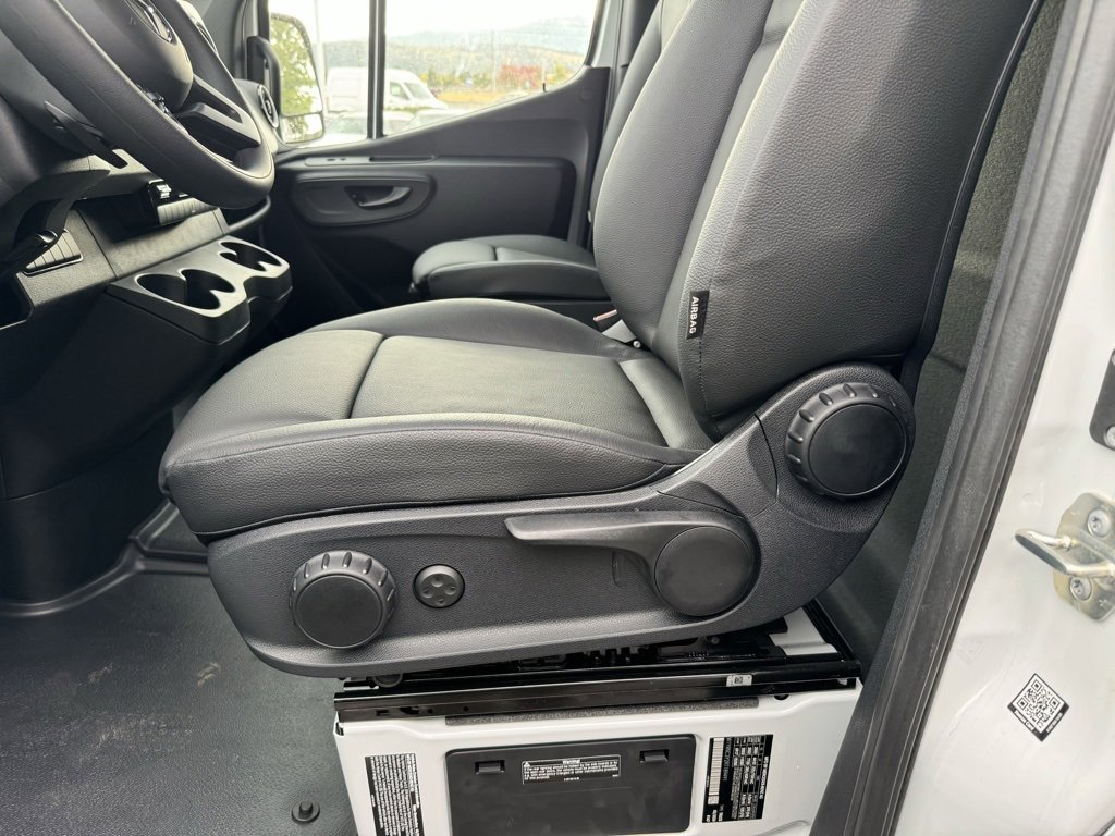 Used 2024 Mercedes-Benz Sprinter 3500 image 25